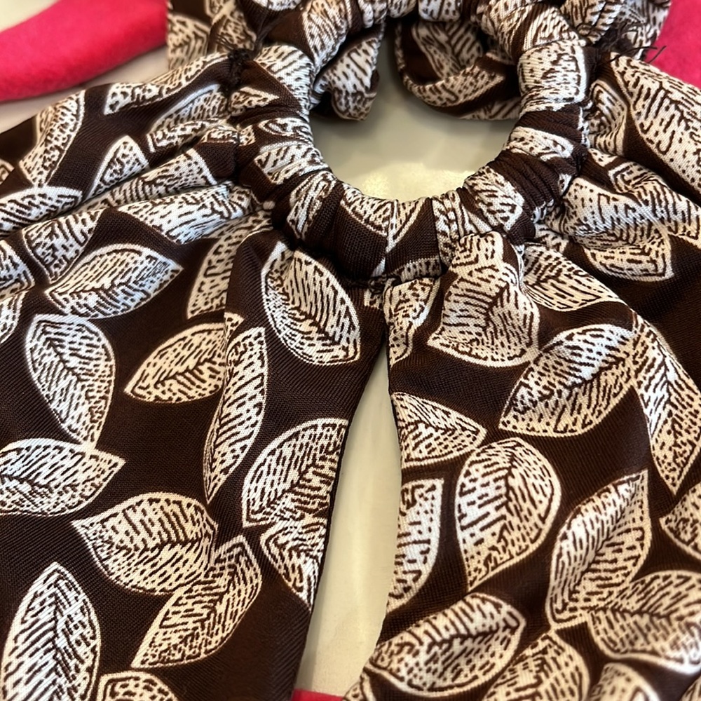 NWT Oscar de la Renta top. Size L Brown and Cream lead design ties around neck - Picture 15 of 15